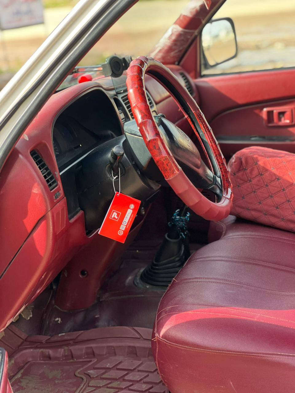 موديل 2000 جمره حار بارد كهربايات كلها شغاله  السياره  لوك شرط طخه ما بيها السياره بس بيها صبغ عام جماليه وكلشي  اطيك ياها شرط محركها وكير  بعدها بلديه  والسعر 98العنوان موصل شلالات رقم الموبايل ***********
