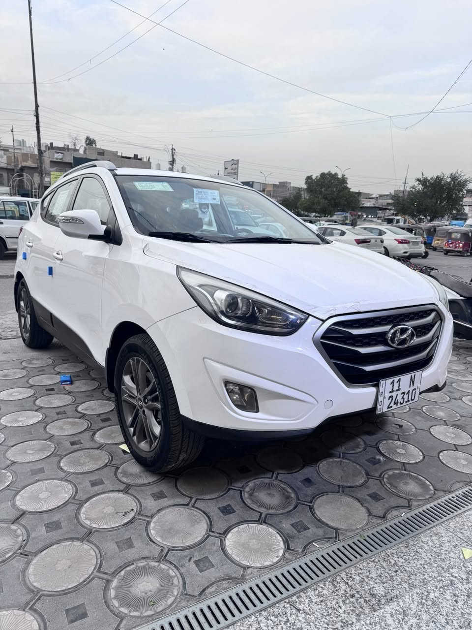 السلام عليكم 
للبيع هونداي توسان موديل 2015 
خليجي مكفولة كفالة عامي حتة الدعاميات 
السيارة جديد بمعنة الكلمة
مكينة 2000 دوش مكفولة وضع شركة 
صدر كلة جديد تراي مال زيرو ستخدام شخصي
تبريد ثلج السيارة اي نقص ما بيها
سبير ما نازل
تخم تاير جديد
ماشية 58 
منضومة زنون هسة شديتها 
السيارة بسمي 
السعر 167 
لتواصل ***********
