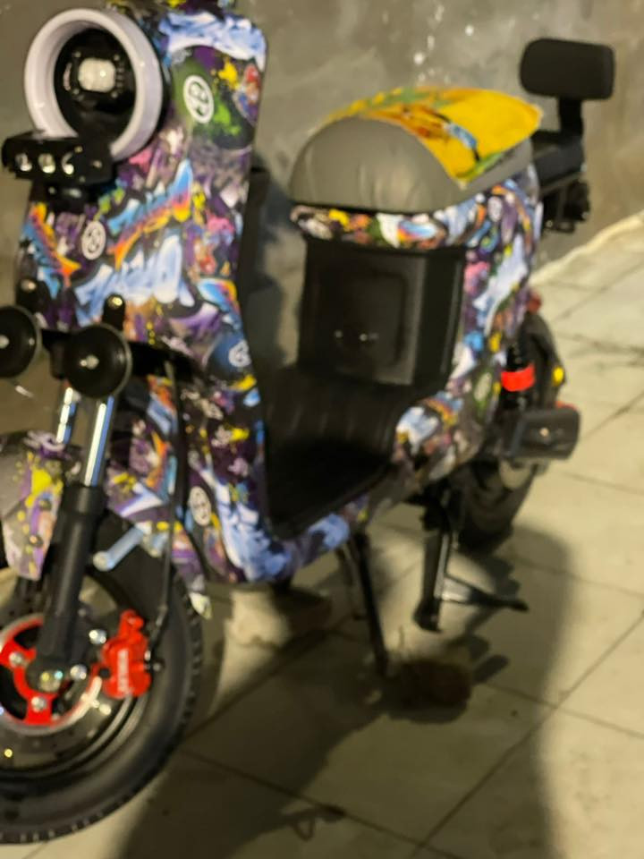 دراجة شحن R9 للبيع نضيفة جداً موشمه
كهربائيات كلهه شغالة وكاملة مكملة من كلشي 
بطاريات عدد 5 
للبيع السعر 450 وبيهه مجال للطيبين 
الرقم : ***********
العنوان : البصرة الأمن الداخلي
