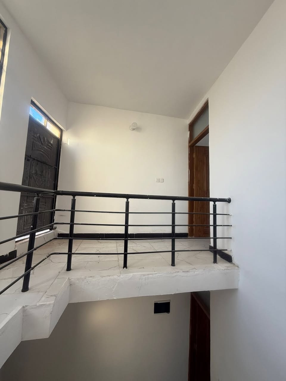 منزل ثلاث طوابق للبيع ✅
المساحه 50م 
الواجهه 4م 
النزال 12.5م 
الموقع البنوك حي التربيه خلف شارع النداوي 
يحتوي على 4 نوم 
سنه البناء 2026 زيرو 
للاستفسار 
***********☎️
