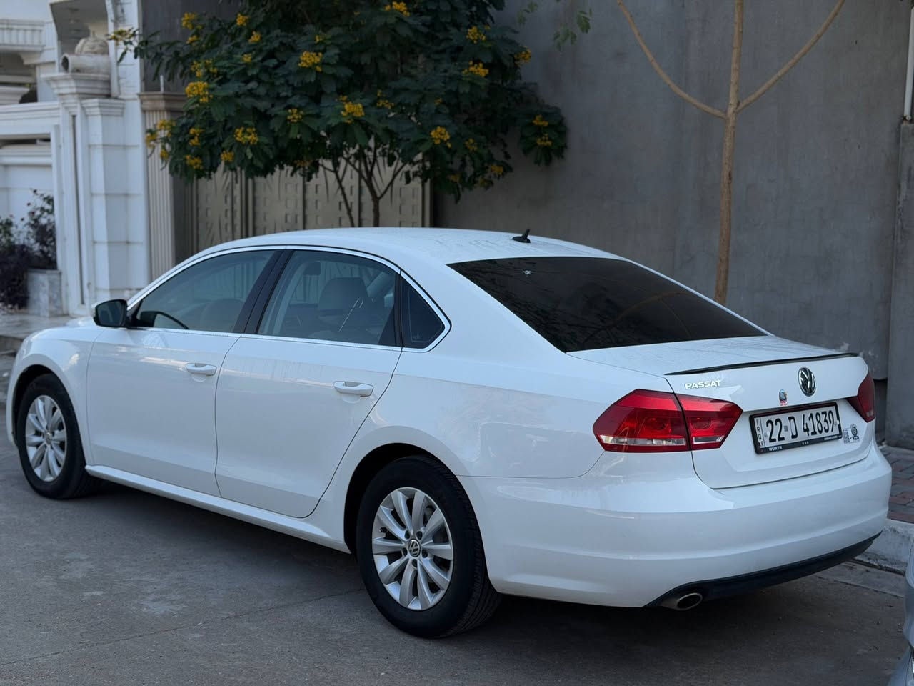 باسات خليجي موديل 2015
خمسة سلندر 
خمس مواصفات معروفة 
رقم اربيل بسمي
هزه وسنويه كله جديد
وبطاقة بانزين بيها
ماشي70الف كيلومتر 
بسمي من الشركة اول شخص 
بدون اي ملاحظات كلين تايتل
كفاله
سيارة بحالة الوكالة مال جناي
مكان السيارة كركوك
***********
***********
