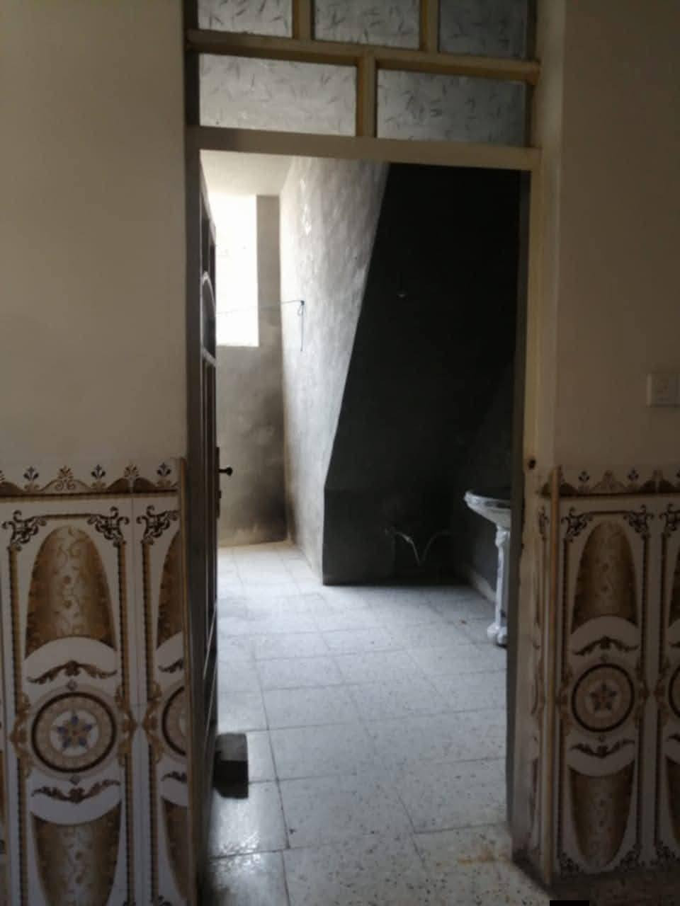 مشتمل للايجار بناء حديث يتكون من مطبخ وكلدور وحمام ومنور وغرفت نوم وحده  مساحته 100
 نظيف مثل متشوفونه بالصور اجاره 250 اجاره لعائلة صغيرة فقط العنوان حله حي الجزائر فرع الصيدليه مرجان عبر سكه القطار 
***********
