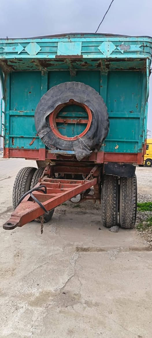 للبيع مقطوره حداديه طول ٧ونص رتفاع 185 دناكير لقوه   صينيه 110  تواير الگدام طخم جديد 24  الوره نص عمر؟+سبير  جاهزه  مكان موصل الاتصال على الرقم ***********
