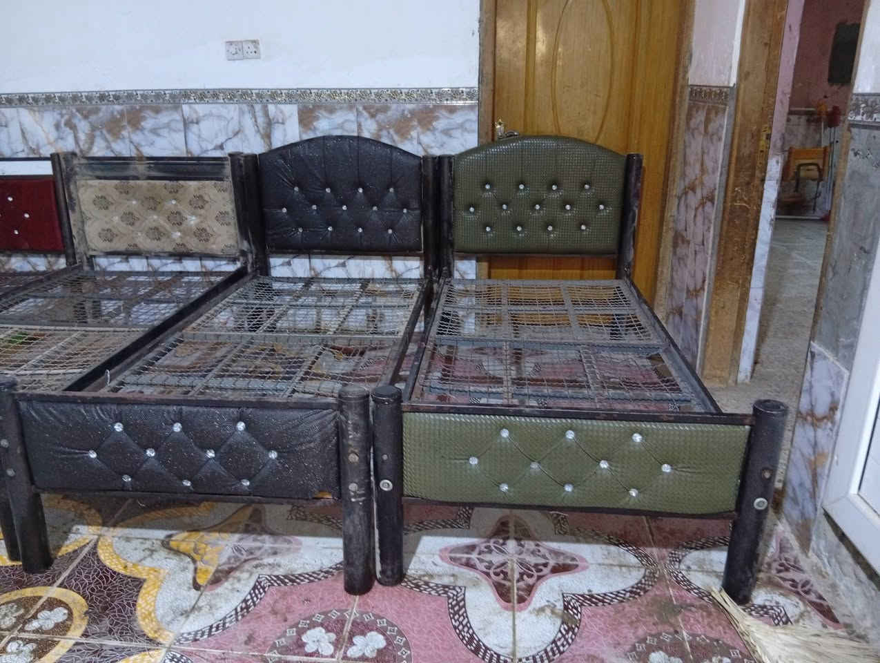 السلام عليكم اخواني الكرام عندي 4جوربايات للبيع نضافتهن 80٪المكان قضاء المدينة ***********
