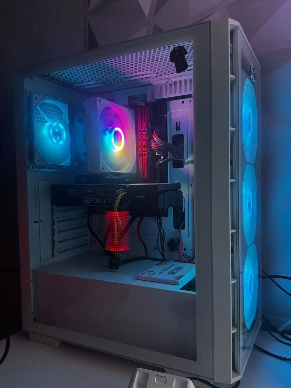 السلام عليكم 

I3-12100 
RTX 2060 SUPER (8G)
Mb- H610 M-E M.2
16G DDR 3200
SSD 256 M.2 NVMe
HDD 1T

التجميعة نظيفة وتشغل كل الالعاب على فريمات حلوه 
سبب البيع عندي تجميعة ثانية ومدااستخدم هاي
ب775 وبيها مجال بسيط حك الجية 
مكاني بغداد وماعندي توصيل
وقبل لا تعلقون على السعر شوفو اسعار القطع بعدها علقو


**إذا كنت صاحب هذا الإعلان وتريد حذفه لأي سبب، رجاءا أرسل رسالة إلى الدعم الفني**