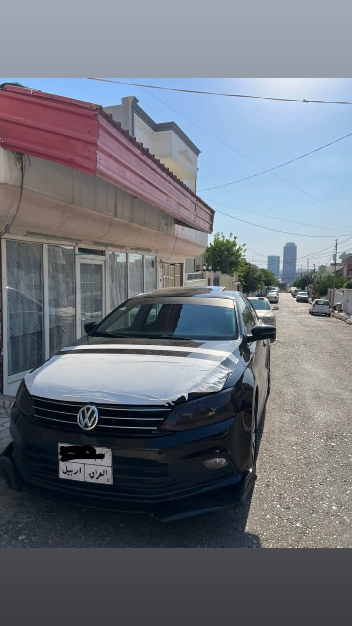جيتا موديل ٢٠١٧ فول مواصفات 
سيارة ٤ قتعة ونص صبغ و كير و محرك كهربائيات كل بشرط تبريد عل سويج محرك ١٤ تيربو مرغوب جديد سيارة فول فول كشنات جلد و هيتر ك سيارة سلايد و بصمة و شغال فتل رادار باب بصمة سيارة فول تغم تايرات جديد سعر ١٠٦ ورقة ومكان سيارة دهوك *********** دهوك, العراق
