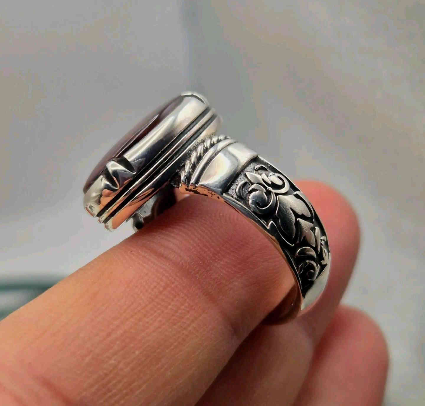 مصورة ربانية..!!💫
خاتم فضة جميل جدا.. من العقيق الأحمر الكبدي المزعفر اليماني الأصلي الطبيعي غير المعالج يجيك مع كارت ضمان المنشأ والورشة وعدم المعالجة بعد شنو اكثر من هيج ضمان هاي بس يمنة..!! 👌🌿
من ورشة ناصر محمد العراقي وكيل اليمن للعقيق في العراق والدي 🌹
فضة قالب عيار 925
_ واتساب /***********
🚕خدمة توصيل لجميع المحافظات 
🔖ضمان الحجر مدى الحياة (طبيعي & يمني)
📋وصل ضمان مختوم 
الموقع /شارع كوفة نجف فرع مأكولات خوخة#العقيق #زمرد #ياقوت #احجار_كريمة_طبيعية #العقيق_اليماني
