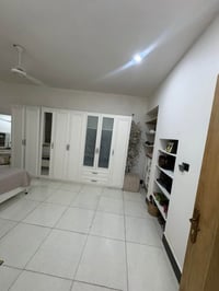 بيت ١٣٠ متر واجهه ٦ نزال ٢٣ الشعب الجزائر  ثاني بيت عن الركن ٣ نوم بلط...