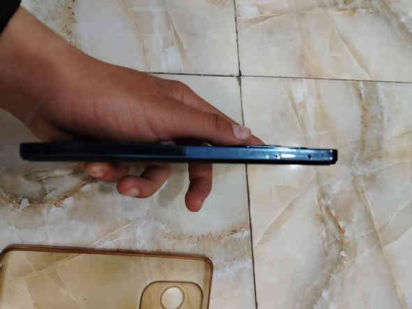 موبايل هوت 40iذاكره 128 رام 16 وجهاز نضيف سعره 130الف وبيه مجال رقم الهاتف ***********
