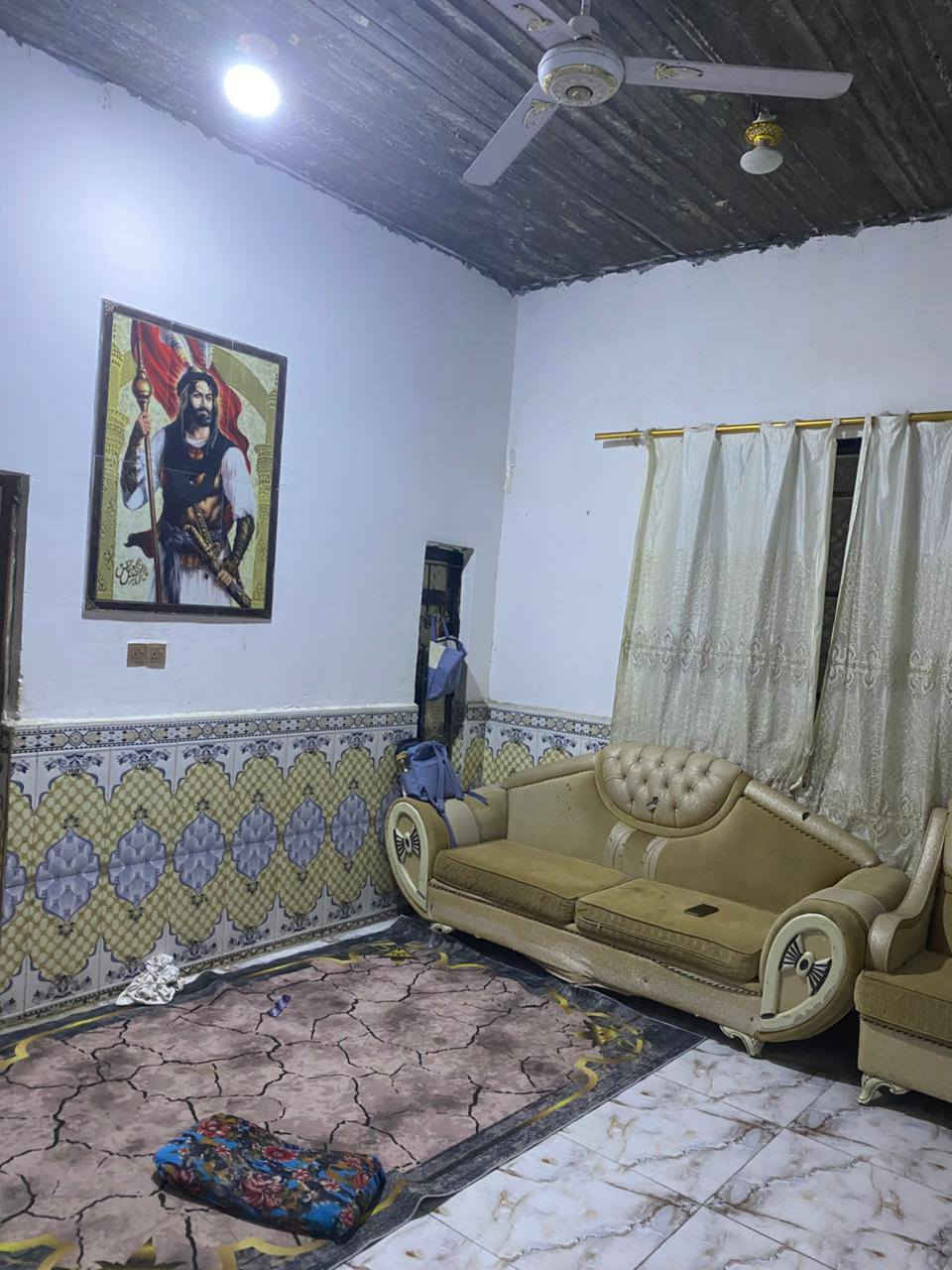 للبيع بيت في ابو خصيب بهادريه قرب محطة الغاز 5بيت عن شارع البهادريه مساحة 150متر ركن على الشارع الرئيسي تبليط طابقين طابق الثاني واصل لرباط يحتوي على 5غرف نوم و صاله و مطبخ و صحيات و ستقبال و كراج لبيت طابو زراعي بسم عراقي سعر 100قابل لتفاوض ***********
