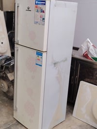 ثلاجه للبيع شرط الشقل مستعمله قليل الاتصال على الرقم 07824846339