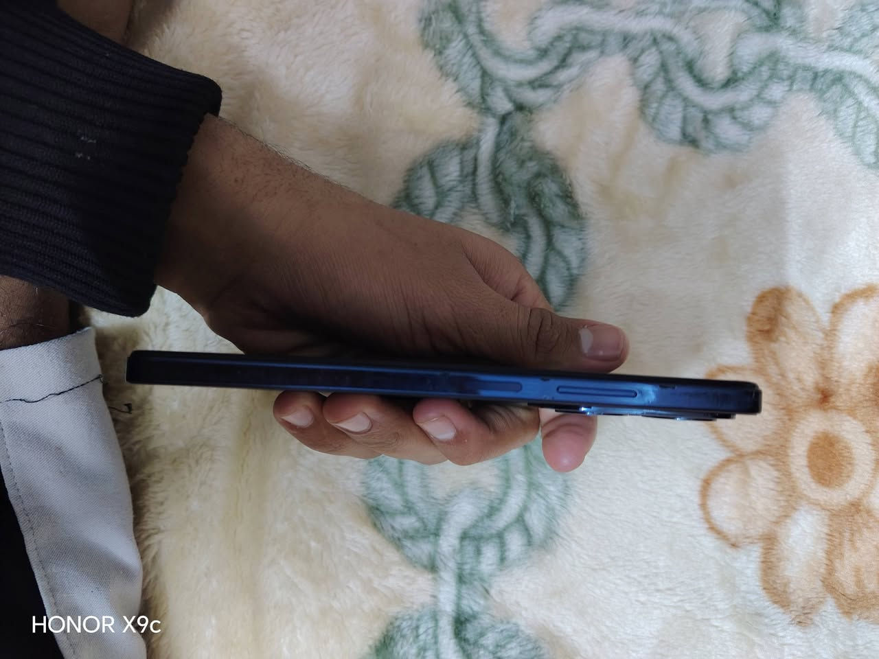 السلام عليكم
مبايل للبيع بي شرك بل جام والايسي عاطل السعر 70 وبي مجال لشراي الهاتف، ***********
