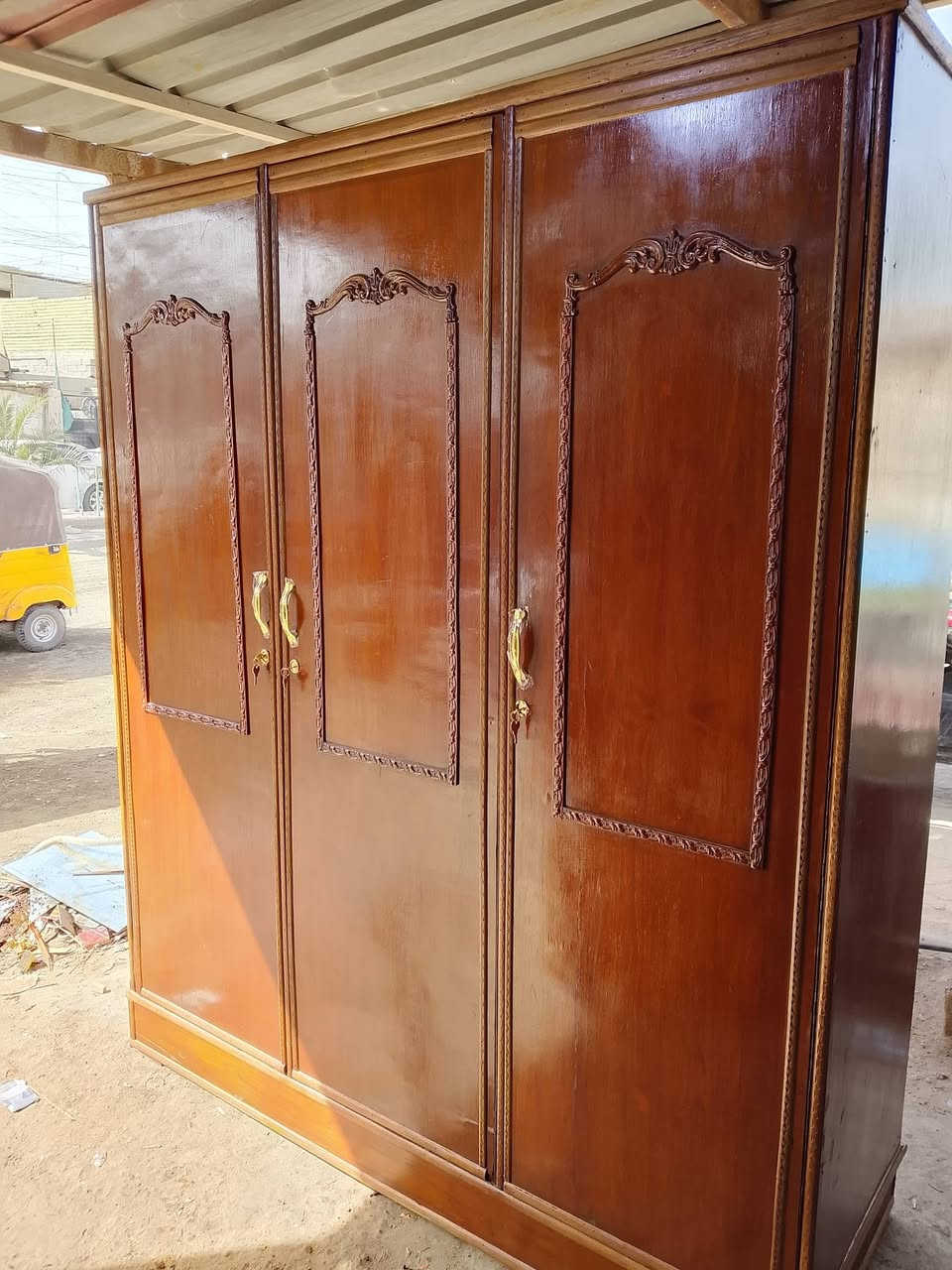 كنتور ٣ ابواب نضيف ١٤٠ الف موجود توصيل داخل بغداد مكان شعله جكوك موجود توصيل داخل  ***********
