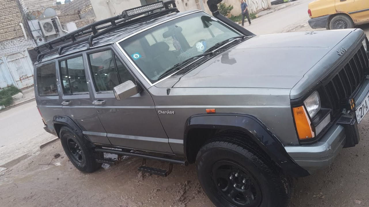 جيب شيروكي كلاسيك للبيع 
رقم ذي قار عنوان ناصرية مركز 
محرك بلاد كير عادي دفع رباعي شغال 
سياره على بلاد بدون ضربه كهرباء كلها بلاد 
حداديه كلها جديد تدفئه تبريد بي ليك 
السعر ٤٨ مجال كلش بسيط 
***********
