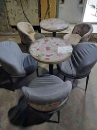 ميوز طعام يرهم الحديقه هم ثلاث كراسي واحد والثاني ميز وكراسي ٢ للبيع ا...