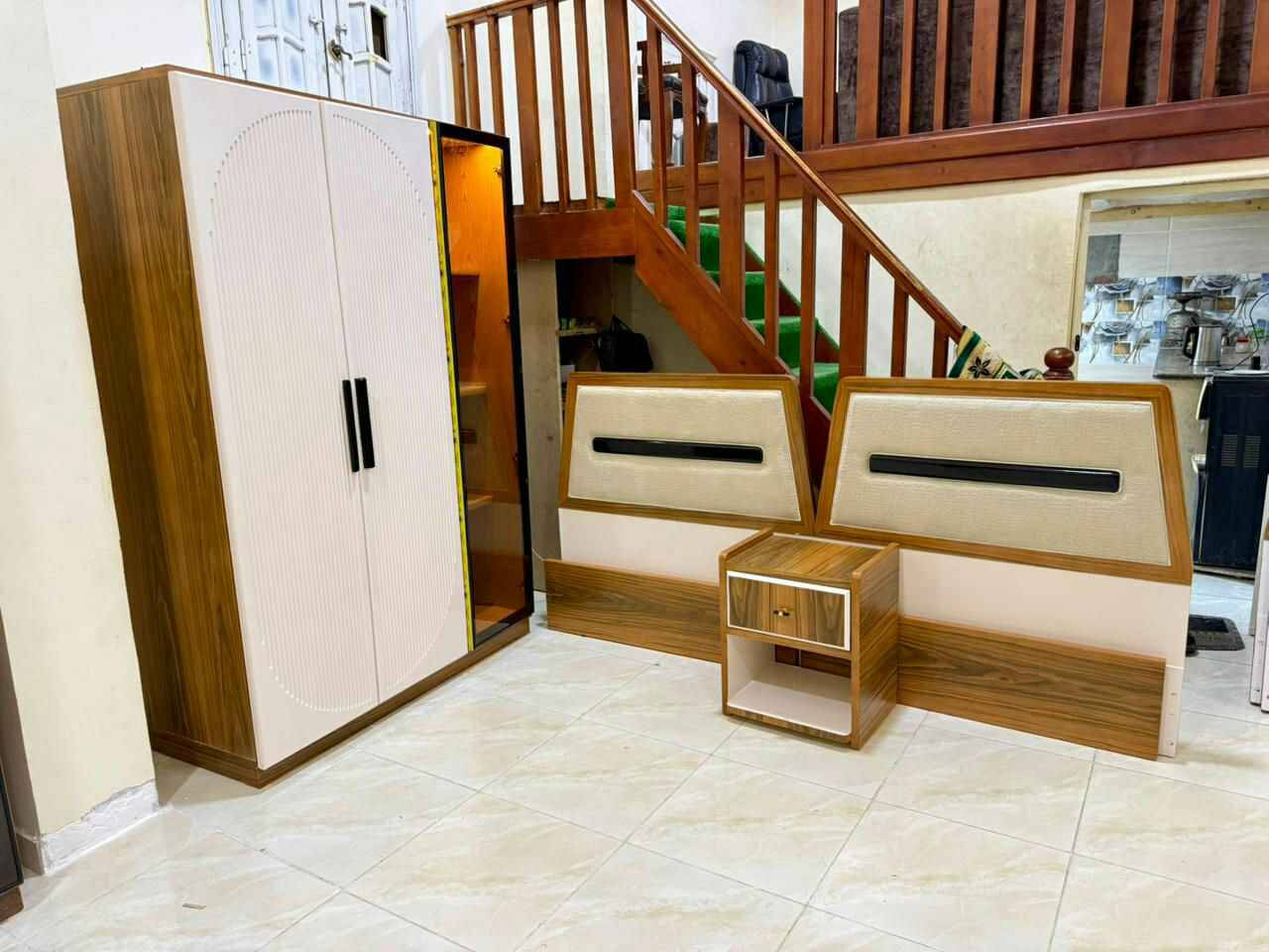 مكونه من دولاب150في220سم 2سرير120سم بالملل كمود برواز خشب ث روسي وكبس تشطيبها حلو جدا


**إذا كنت صاحب هذا الإعلان وتريد حذفه لأي سبب، رجاءا أرسل رسالة إلى الدعم الفني**