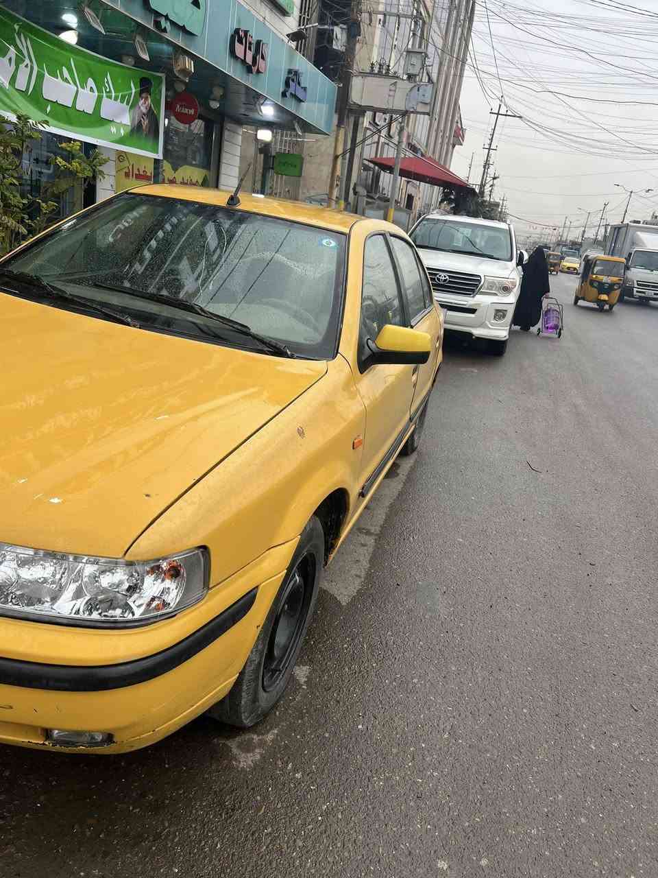 السلام عليكم 

سمند موديل 2012 بدون صبغ السيارة نضيفة يرادلها ترتيب بيها طخة بلباب موضح بصورة مصفرة هيئة وغرامات ب اسمي تحويل مباشر السعر 38$ مكان السيارة بغداد مدينة الصدر اي استفسار ***********
