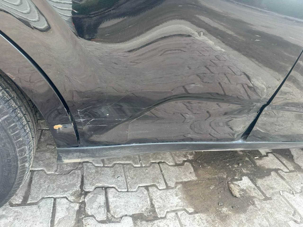 سلام عليكم 
كيا صول للبيع مديل 20 لون اسود 
بصمتين
ممشاها 100كيلو وليس ميل 
مكينة دوش المرغوب والكير المرغوب شرط الفحص 
طخم تاير جديد اصلي . 
حداديه كامله مابيه كل نقص شرط 
تبريد يثلج شرط تدفئه كلشي كامل
دواخل اسود 
ثلاث انضمه قيادة 
باتري جديد ضمان سنه 
مثبت سرعه 
تحكم ستيرن جهتين 
شاشه بلاديه 
سيارة جاهزه ربع دينار ما تصرف عليها 
سيارة ما متعوبه نسائيه 
دهن كله اصلي 
بانزين عادي محسن عادي 
بس مدارينها بالمحسن 
يعني سياره مفوله للاخر مابيه كل نقص 
شرط الجام ما بي شخط 
حادث امريكه فقط بنيد راجع ع البارد بدون دواخل فقط ايرباك ستيرن 
زنون عالي ناصي 
سيارة بيها طخه بالبصرة بسيطه ترجع بارد لو بجهاز 
شرط التحويل باسمي السيارة . 
السيارة سعرها 140ورقه وبيها مجال بسيط حق الجيه 
للاستفسار الاتصال ع *********** البصرة, العراق
