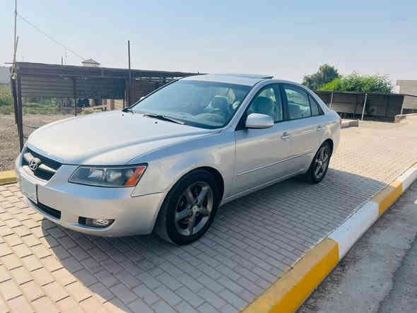 السلام عليكم
سوناتا 2008 امريكي فول مواصفات 

رقم صلاح الدين الماني مميز سنوية نافذه

محرك 6 سلندر 3300 گير محرك شرط

كهربائيات صدر تايرات كلها جديد

سيارة مصروف عليها هواي ومال جناي

سيارة بدون حادث بدون صبغ بيها فقط قبق الجنطة سرقه ومبدل اصلي نفس اللون اكفلها من الحادث

سعرها 105

***********
