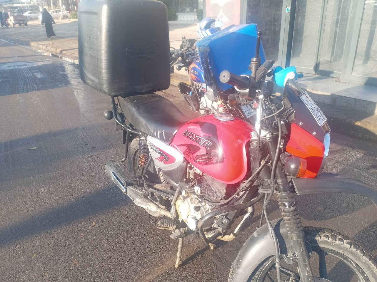 السلام عليكم دراجه بوكسر للبيع موديل 2023 رقم بغداد دراجه باسمي ثاني يوم احولك المكينه مجفته ومكفوله كير ومحرك مكفول دراجه مابيها نقص السعر مليونين وربع وبيها مجال قليل *********** مكاني مدينه الصدر الجوادر
