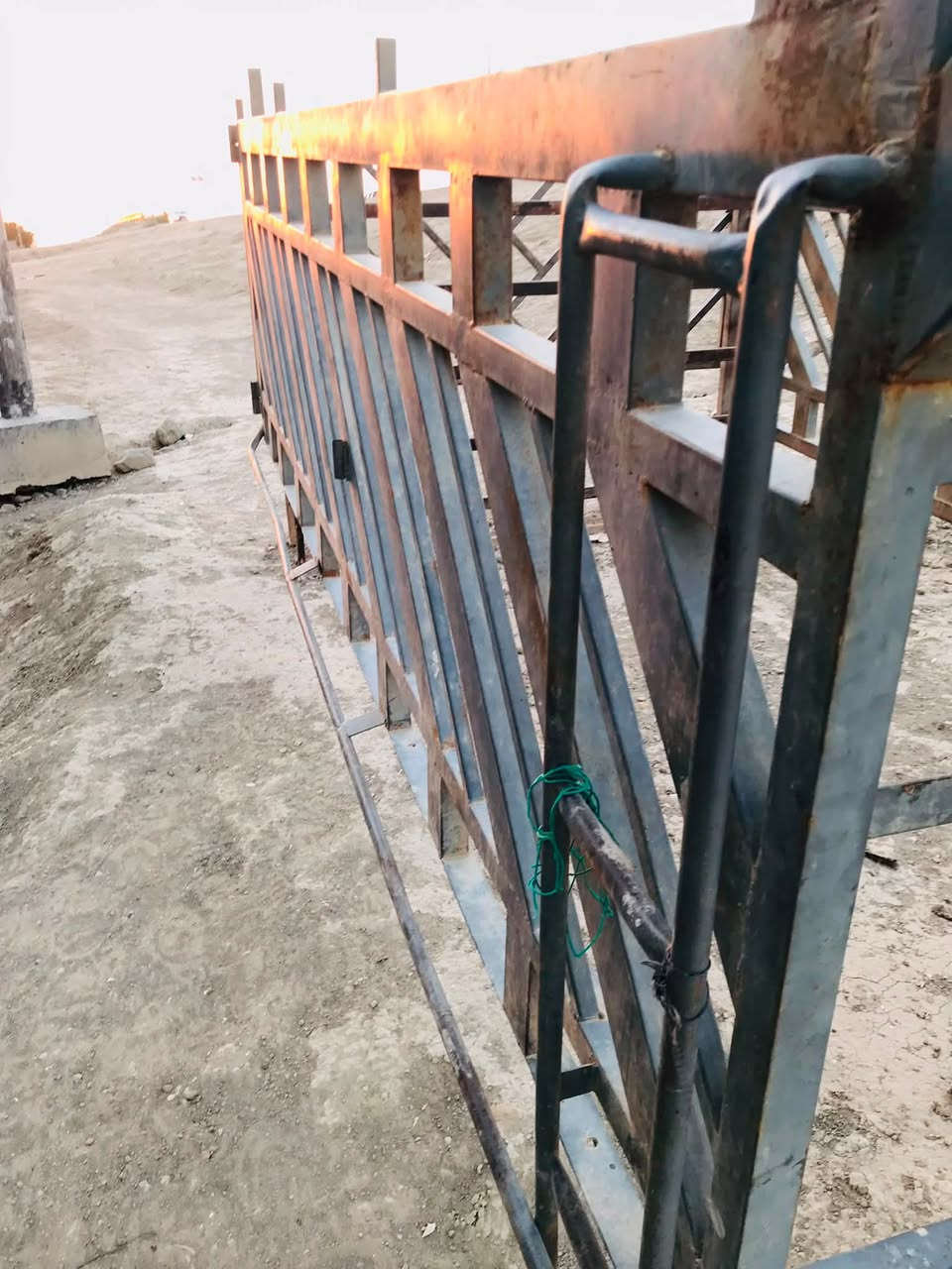 سلام عليكم 

محجر نضيف للبيع مال كيه فحل 

السعر 200الف بي مجال 

‭***********‬
