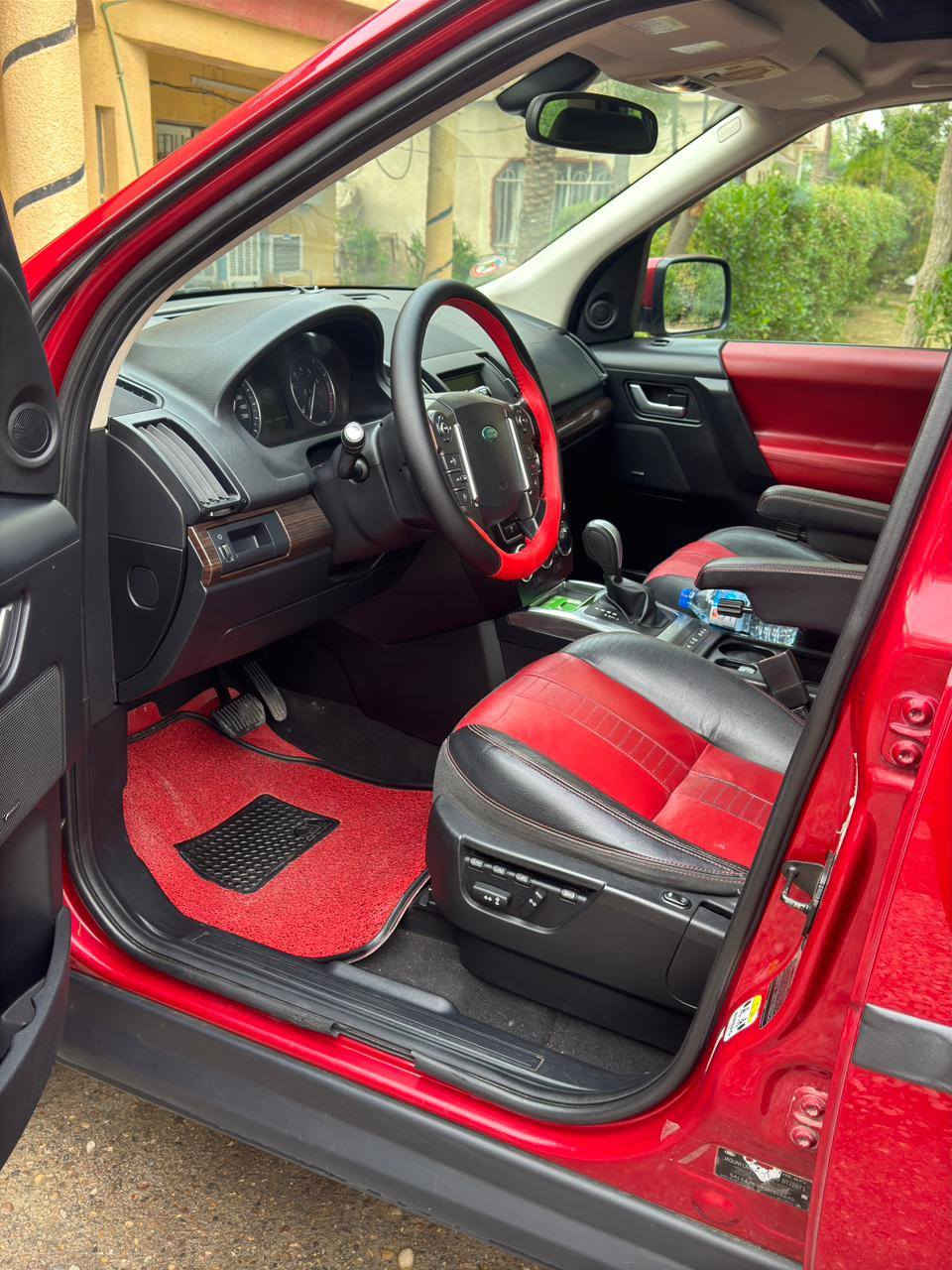 السلام عليكم ورحمة الله..  
سيارةLAND ROVER 2013 FREELANDER LR2
1/1 فول كامل مواصفات .. 
للبيع.. 
سيارة ماشاء الله جديدة بفضل الله ..
السيارة خليجية وكالة سردار مكفوله كفاله عامه
سيارة باسمي .. 
المواصفات ..
١- حساسات امامية وخلفية .
٢- كامرة خلفية .
٣- محرك 2000 تيربو بانزين بحالة جيدة جداً .
٣- كير محرك مكفول 
٤- لايت زنون تحكم عادي و اوتو + زراكات ماء تنظيف .
٥- اشاير بالمري + مري شفط + حساس ضوء مضلل بالمري الجانبية والداخلية .
٦- كراسي جلد شركة وتحكم كهرباء وذاكرة خزن (ميموري) .
٧ - تبريد ثلج 
٨- حساس ماسحات جامة امامية وجامة خلفية .
٩- تحكمات استيرن كاملة + تحكمات وتثبيت سرعة .
١٠- سلايت روف قطعتين .
١١- تخم وسبير تايرات جديد .
١٢ - اربعة انظمة قيادة (غابات + ثلوج + عادي + صحراء ) . 
١٣- حجر بيئة بلادي مامبدل وبحالة جيدة جداً .
١٤ - شاشة دجتال + ديفيدي + بلوتوث + ايواكس . (بلادي)
١٥ - السيارة تشغيل بصمة 
١٦ - الجام فول اوتو .
١٧- السيارة سنوية وهزة جديد . 
18_رقم سليمانيه بسمي
مكان السيارة ديالى 
السعر 165 ورقة وبها مجال جدا بسيط حق الضيافة .. للاسنفسار الاتصال 
***********
