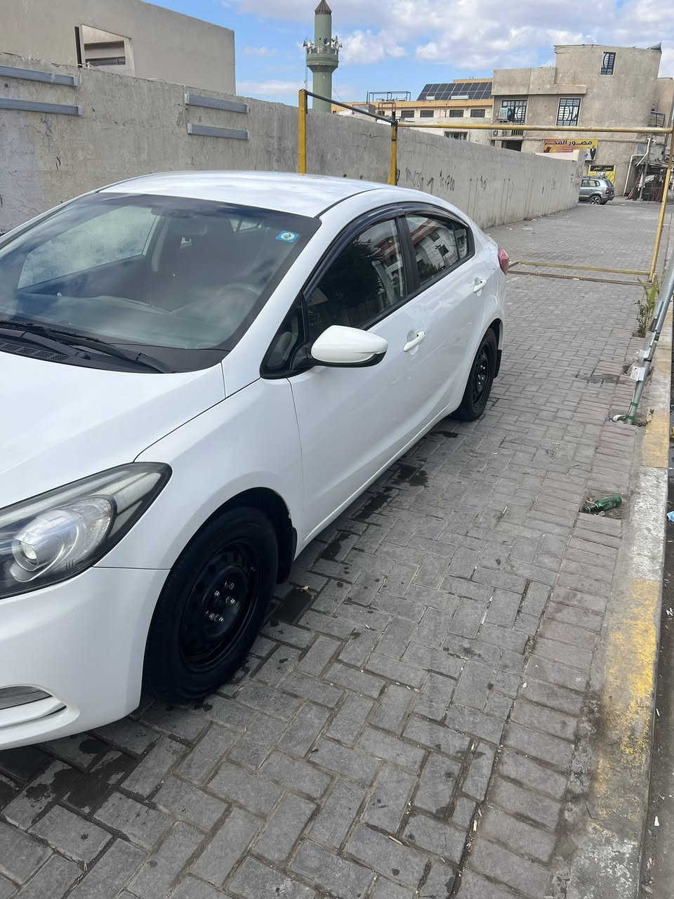 سلام عليكم كية سيراتو موديل 2015 محرك 1600 دوش بسمي مشروع وطني رقم بغداد جديد هزه جديد سياره خليجي اي نقص مابيه بيه قطعه وحده صبغ دوس صبغ مكانين بارد مواصفات 

لد امامي 
تحكم استرين 
شاشه \ كأمره 
السعر (125) بيه مجال العنوان بغداد آلشعب حي التجار 
***********
