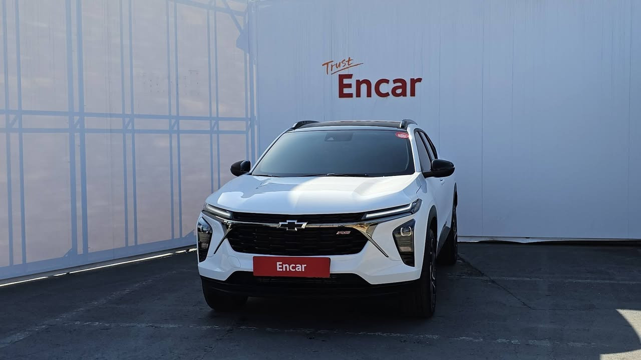 اعلى مواصفات بالتراكس 
موديل 2025 Rs لون ابيض قماره سوده تو كولر
محرك ٣ سلندر ١٢٠٠ توربو 
كير At ٦ سرعات
ماشيه ٧٥٠٠ كيلو
رقم فحص مؤقت دخول جديد منفيس باسمي تبديل جاملغ وباب عكس السايق بلاديات نفس اللون وصبغ جاملغ خلفي عكس السايق شواصي لغود مكفوله بجم كبس.
بصمه
كشن سايق كهرباء 
تبريد تدفئة كشنات امامية
كشنات جلد رياضي مع حامل اكواب خلفي
تدفئة ستيرن
قطعة تبريد خلفية
جنطه كهرباء
مري جانبي شفط ومرايا تعتيم الكتروني 
اشاره بالمري
لايتات فول لد امامي خلفي مع تحكم بارتفاع وانخفاض الايت الامامي مع لد نهاري
هاند بريك بصمه اوتو هولد
قفل الابواب التلقائي عند الابتعاد
ايقاف تشغيل المحرك التلقائي عند الابتعاد
شحن الهاتف لاسلكي مع منافذ شحن تايب سي امامي وخلفي
شاشة كبيره اندرويد اوتو كاربلي
شاشة عدادات سرعة دجتل
رادار تحديد مسار مثبت سرعة نقطة عمياء كاميرا دواره توقف ذاتي 
ويل كب رياضي ١٩ 
نافيكيشن زعنفه
دعم تطبيق شوفرليت تحكم عن طريق الهاتف
السيارة تترقم جميع المحافظات عدا اقليم كردستان
السيارة جام تضليل اسود لاصق 
للاستفسار
واتساب ***********
