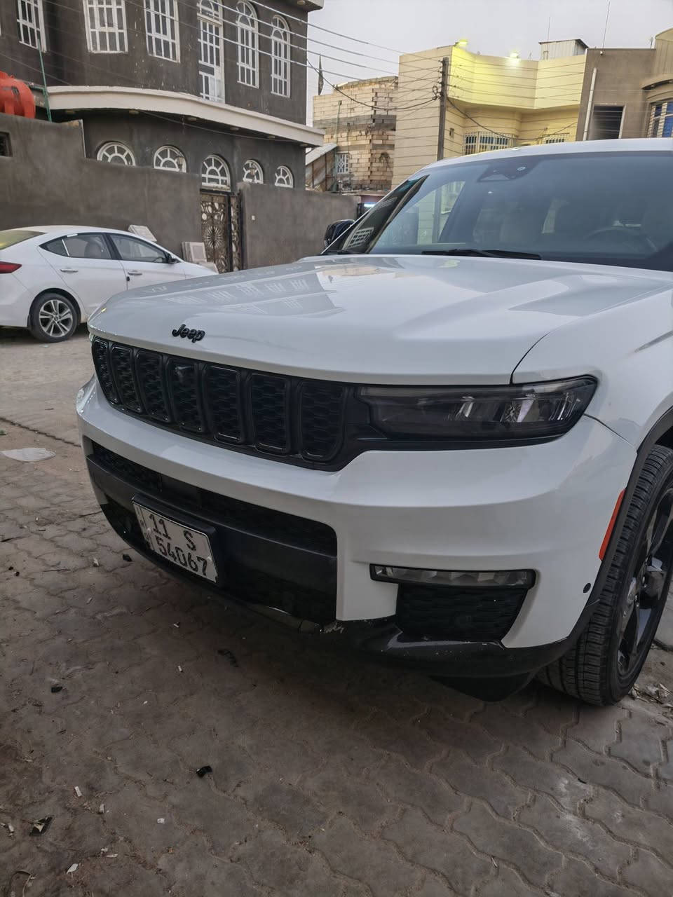 سيارة جيب كراند شيروكى ليميتد   7راكب الموديل:2023 رقم بغداد  مكفولة  كفالة عامة فقط بارد في الجاملغ الايسر جهة السائق
العداد:42الف ميل قابل للزيادة
المحرك: 3.6 
المواصفات:
*نظام دفع رباعي 4X4 متطور
*الصندوق كهربائي 
*رادار تفاعلي مع خاصية التوقف والانطلاق
*تحذير النقطة العمياء
*تحذير الخروج عن المسار
*نظام المحافظة على البقاء فى المسار
*خاصية المساعدة على التوجية فى التقاطعات لتفادى الحوادث
*حساسات امامية وخلفية
*كاميرات 360 للرؤية المحيطية
*المرآة الداخلية مزودة بشاشة لعرض الكاميرا الخلفية
*نظام مانع تصادم خلفى
*المقاعد الخلفية مدفأة
*مقعد السائق والراكب كهربائي
*مقعد السائق ذاكرة
*نظام ابل كار بلاى و اندرويد اوتو لاسلكي
*نظام صوتي فاخر
*دخول ذكي (بصمة)
*نظام التشغيل عن بُعد
*نظام التحكم التلقائي في الضوء العالى
*ماسحات زجاج أمامي حساسة للمطر

*انماط قيادة متعددة رياضية وللطرق الوعرة

البصرة شط العرب الاكوات

السعر : 320بيه مجال بسيط 
الاتصال :***********
