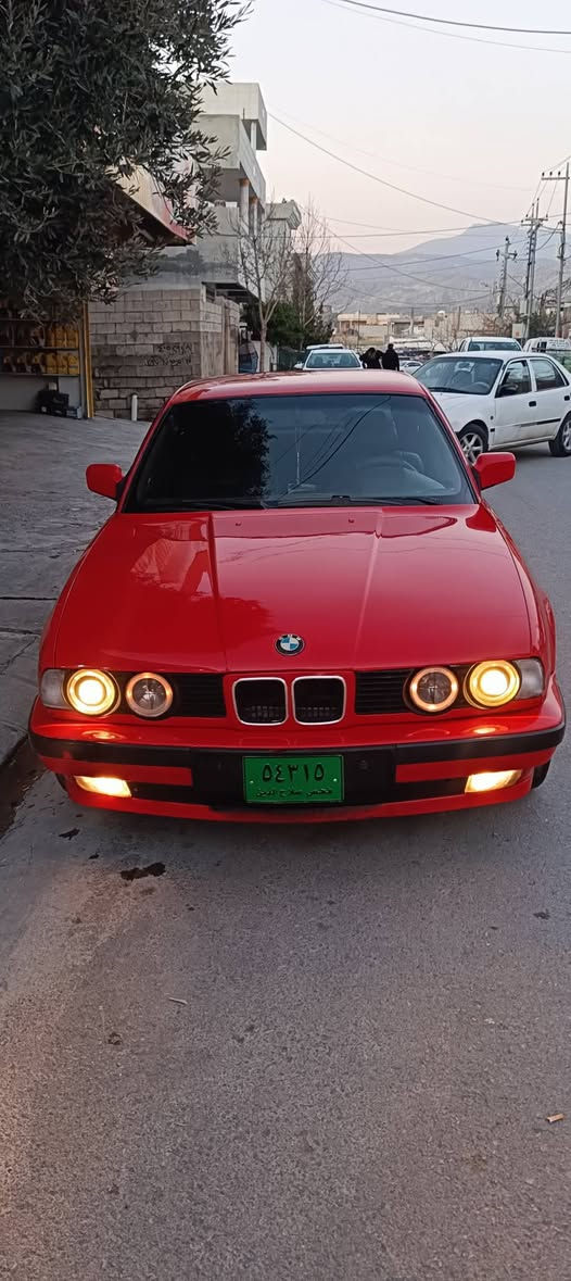 سەلاموحەلیک 
BMW E34 

Mod.1991
مەکینە 520
گیر تۆماتیک 
دوگمەی خلیسک
دوگمەی سپۆرت
هەر 4 جام کارەبای مەزبوت 
لایت فانۆس نوی بۆ بەستراوە حەدەسە و لید 
بەگلایت نوی و یەک گلۆپ نەقوستانی نیە 
قفل مەرکەزی هەر چوار دەرکەی مەزبوتە
دەحم و لیدرانی بەشەرت بۆ جوانی کورە کراوە 
هەردوو لەفی دواوەی تازەم 11 قاف بیلاد نوی
تاخم تایەی و ویل نوی زۆر زۆر خاوین و تازەیە 
سەنەوی و وەکالە بە ناوی خۆت ێەکری بی کیشەیە مشکیلەی مەدەنیش بە شەرت هەردوو رەقەمی حەفر و بیلاد 

رقم ..*********** سوران, أربيل
