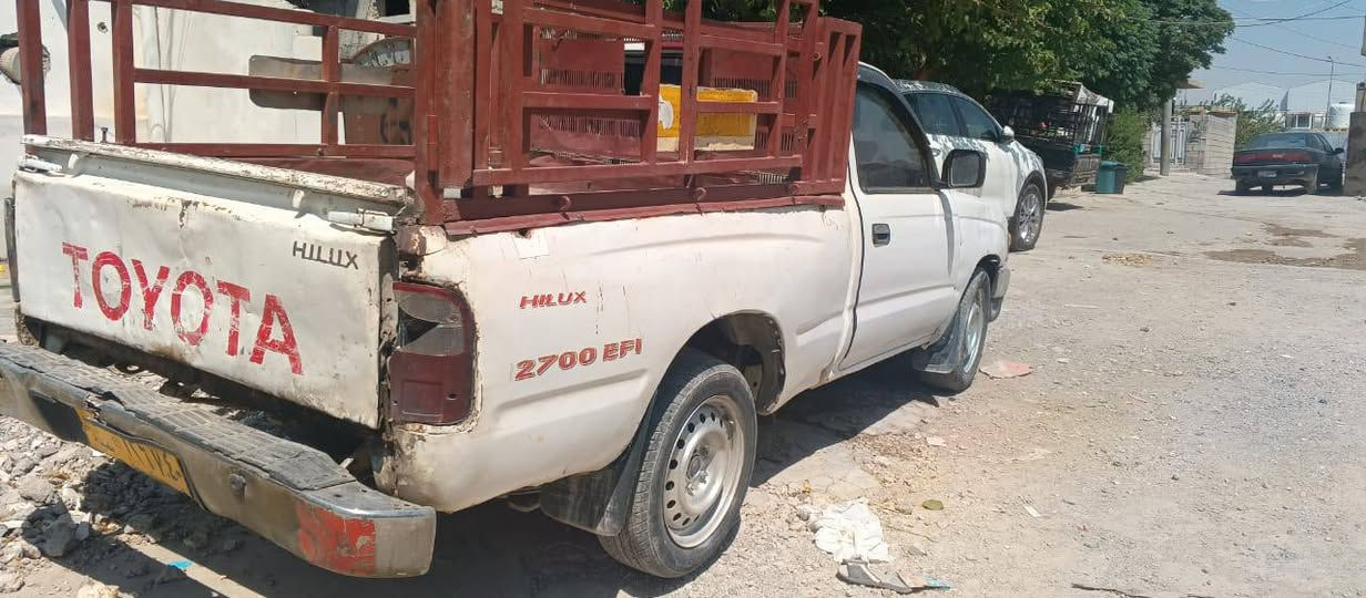 سڵاوو ئەم چارەیان ئەم توێتایەمان بۆتان هێناوە
...مەکینە بیلاد توێتای سپی 
...گێری ئۆتۆماتیکی ئەرنەب لەسوکان هەمووگێرەکان دەگۆرێت
...گێرو مەکینەی بێکێشەیە
...علوچە و هیچی لەگەڵ نیە
...بێ خایسە رێکو پێکە 
...سعریشی 17 مەعامەلەیەکی برایانە 
...شوێن سلێمانی
...واست ئاپ و ڤایبەر 
***********
