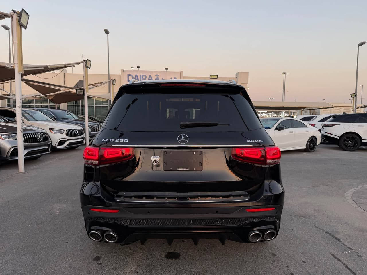 مرسيدس GLB250 موديل 2021 4MATIC
فل المواصفات – ممشى 30,000 كم فقط.
سيارة SUV فاخرة تجمع بين الأداء العملي والفخامة، مزودة بمحرك 2.0 تيربو ونظام دفع رباعي 4MATIC، مع داخلية راقية، شاشة MBUX، كاميرا 360، بانوراما، إضاءة داخلية محيطية، مقاعد جلد كهربائية مع الذاكرة، ونظام دخول وتشغيل ذكي. السيارة نظيفة وجاهزة للاستخدام.  
2021 Mercedes-Benz GLB250 4MATIC
Full Option – Only 30,000 KM.
A luxury SUV that offers comfort, performance, and practicality. Powered by a 2.0L Turbo engine with 4MATIC all-wheel drive, featuring the MBUX infotainment system, 360° camera, panoramic sunroof, ambient lighting, power memory leather seats, and keyless entry/start. Low mileage, well maintained, and ready for its next owner. الشارقة, الإمارات العربية المتحدة


**إذا كنت صاحب هذا الإعلان وتريد حذفه لأي سبب، رجاءا أرسل رسالة إلى الدعم الفني**