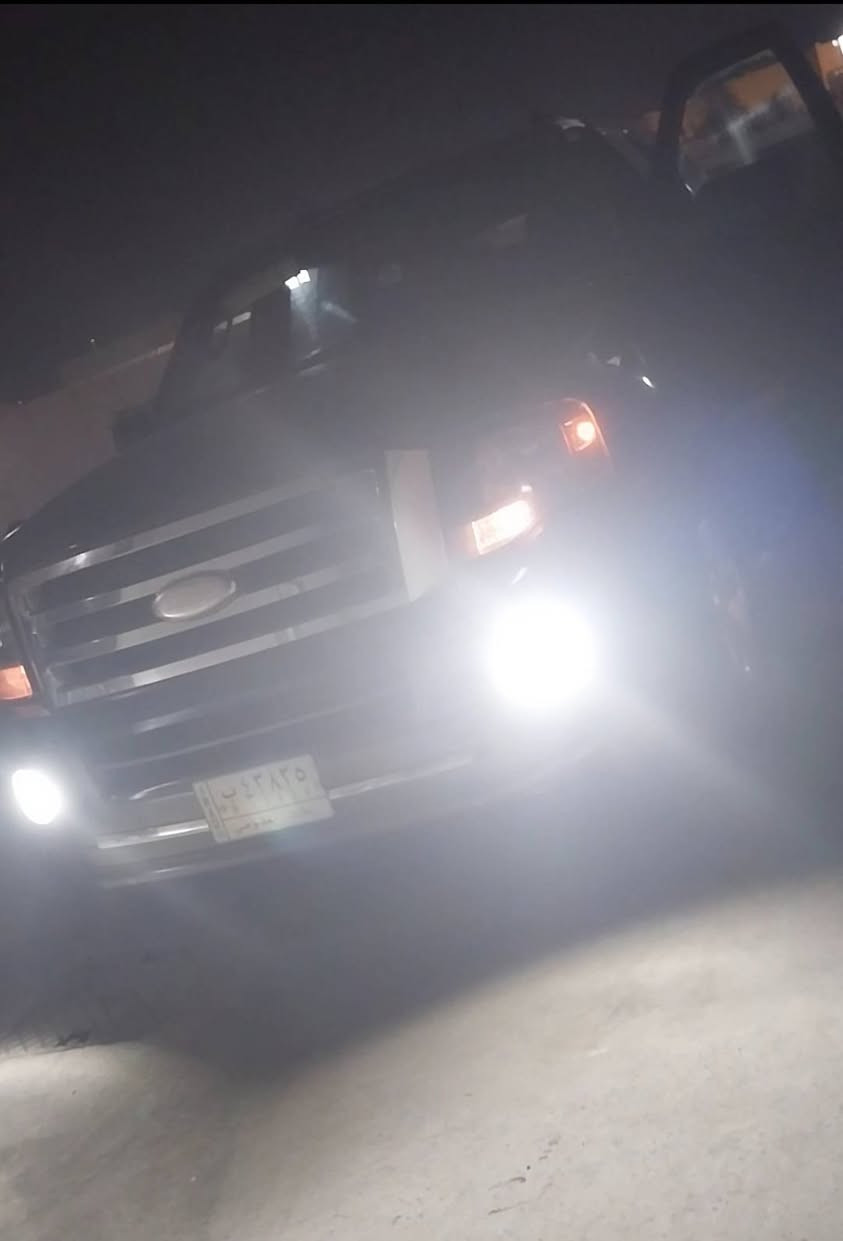 سلام عليكم فورد اكسبديشن
مديل 2007 سياره جاهزه محرك وكير جديد قبل شهرين من شادهن سياره ما ناقصه شي .المواصفات معروفه فور ويل شاشه ثلاث قطع تبريد منضومنه زنن   كشنات جلد 

كرسي السايق كهربائي رقم بغداد  سنويه لغايه 28 راعيه يمي ..معروضه ب130 وبيه مجال قليل 

سياره مكانه نجف ...الرقم ***********
