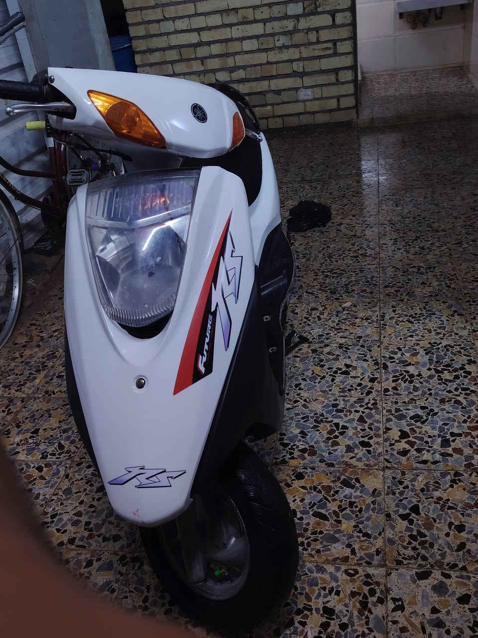 السلام عليكم
دراجه بريز للبيع دراجه ميكنه مال مفتوحه 
حلوه وناعمه بيها كلج رياضي خلفي كهرباياتها كلها شغاله 
نكره بكل وكت  مستعجل علا بيعتها
ريادلها بس كلج امامي تعبان و باتري فقط 
***********
ما متواجد خاص 
مكاني بغداد الشعله
