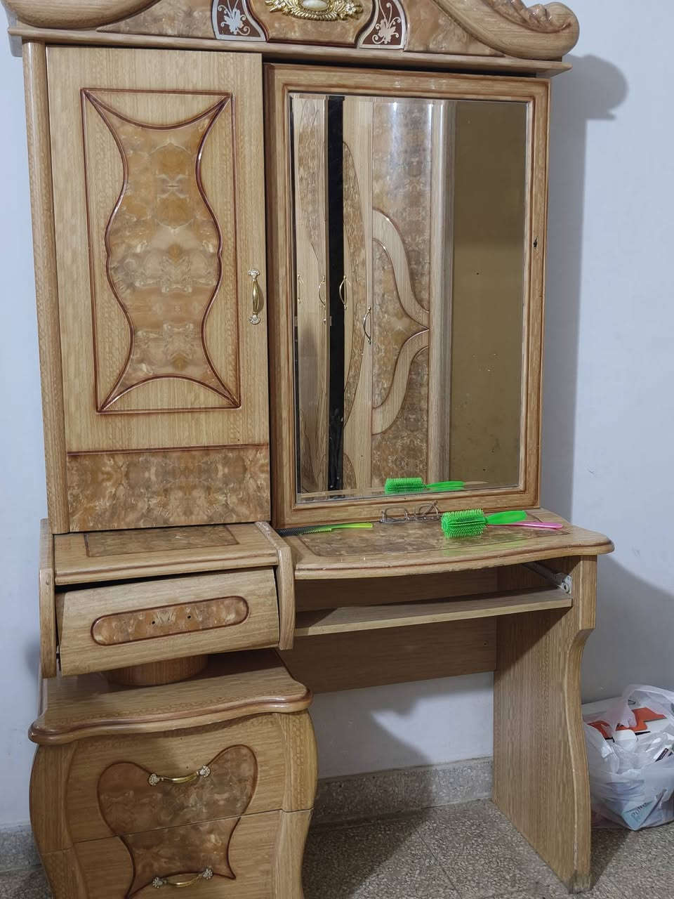 غرفة ماليزيا مستعملة
بسعر مناسب والغرفة نضيفة
سعرها 175 وبيها مجال
استفسار ع رقم ***********
