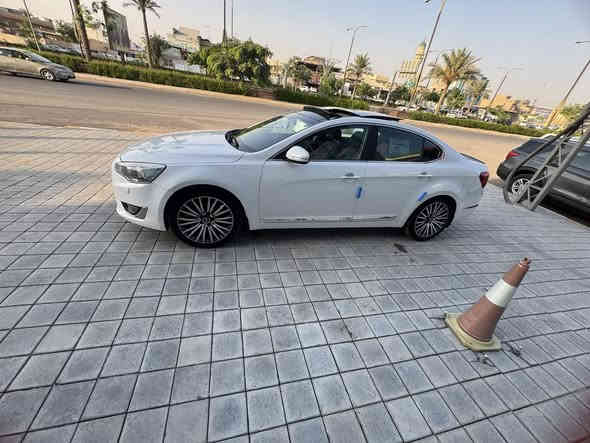 للبيع كادنزا 2015  خليجي ملكي 

رقم اربيل سنوية بأسمي✅

سيارة جديده ع أيدي ✅
مكفوله كفاله عامه ✅

1-حجم المحرك 6 سلندر 3500.✅

2-بنوراما ثلاث طكات ✅

3-بصمة ابواب وجنطه.✅

4-منظومة زينون 300$ شديت الها ✅

5-كشنات جلد ملكي ✅

6-تحكم ستيرن جهيتن.✅

7-كامرة خلفي دوارة.✅

8-كشنات كهرباء.✅

9-تدفئة الكشنات مع التبريد.✅

10-تبريد مناخي منفصل.✅

11-شاشة تحكم ايعازات السيارة✅

12- جام الامامي اوتو ✅

13-الماسحات نضام ذاتي بالمطر ✅

14-سماعات انفنتي 12 ✅

15-اتو هلود نضام التوقف الذاتي✅

16-سايد بريك كهرباء ✅

17-حساسات خلفية✅

18-كشن خزن موميري ذاكره✅

19-زراك لايت.✅

20-شفتات كير رياضي خلف المقود✅

21-برده خلفيه كهرباء أوتوماتيك ✅

22-مري شفط مع الترحيب ✅

23-ترحيب ليزري لعتب السياره✅

24-المري الجانبيه قلاب عند البك✅

السياره حلوه وجديده من صدر وتخم تاير 
ومغلفه من الداخل اسود بل عافيه عل ياخذه 

للاستفسار ***********
