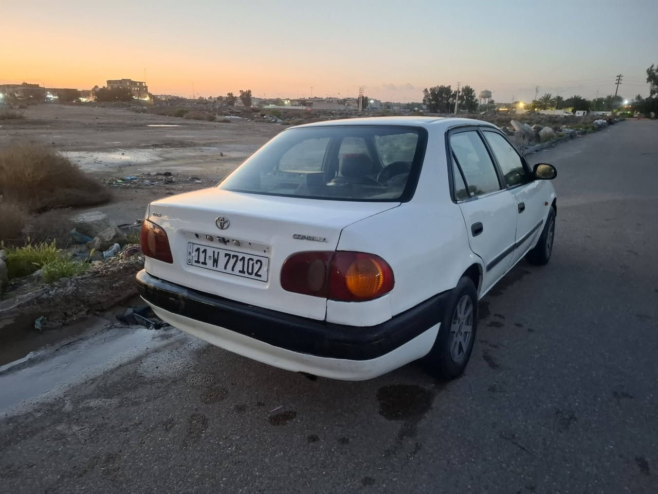 كورلا بزون موديل ٩٩ مصبوغه عام بدون حادث فقط طخه بسيطه بالجنطة كير اوتو جاهزه من كلشي مكينه بيها خيط بخار كير مكفول صدر جديد تخم تاير راديترات تبريد كله شغال و١٠٠%سياره رقم وسنويه جدد بسمي السعر ٥١ وبي مجال مكاني بغداد المحموديه للاستفسار*********** شراي اتصل
