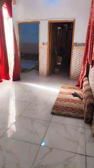 دار للبيع ٧٥متر يحتوي على غرفه نوم صاله مطبخ صحيات استقبال  كاشي سيراميك بورك جاهز  يجعيب طابوك بناء بلوك ١٩ مليون. عنوان الدار النجف الأشرف كوفه براكيه شارع المستشفى البيطري. للإستفسار الاتصال او مراجعه مكتب القمه الكوفه شارع المعمل قرب شارع المطار القديم مجاور صيدليه بلال مقابل صيدليه زحل جوار شارع سيد حبيب ***********.واتساب ***********مكتب
