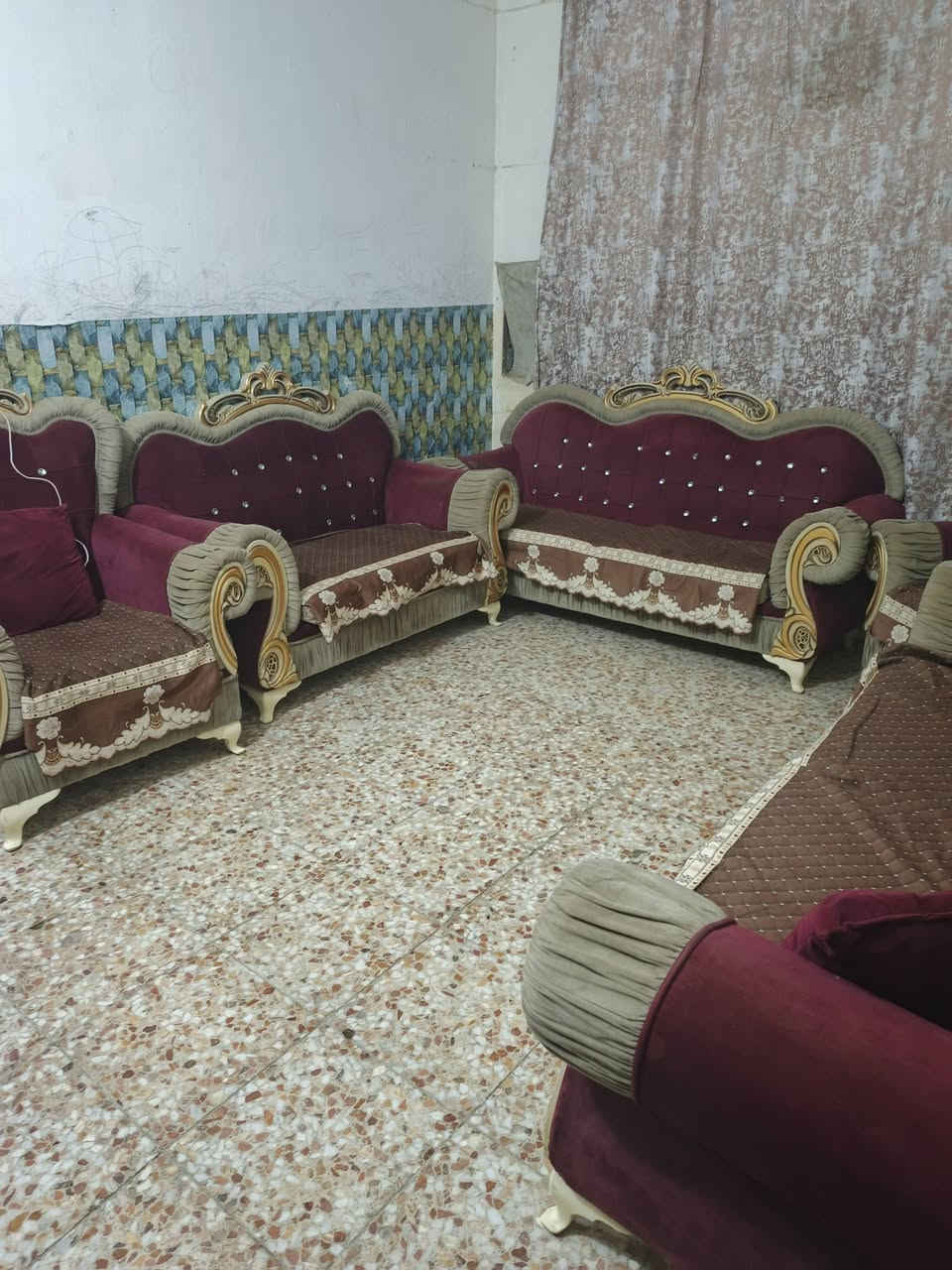تخم 5 قطع للبيع السعر 250 المكان بزل حجي علي خلف محطه اليساري للتواصل ***********
