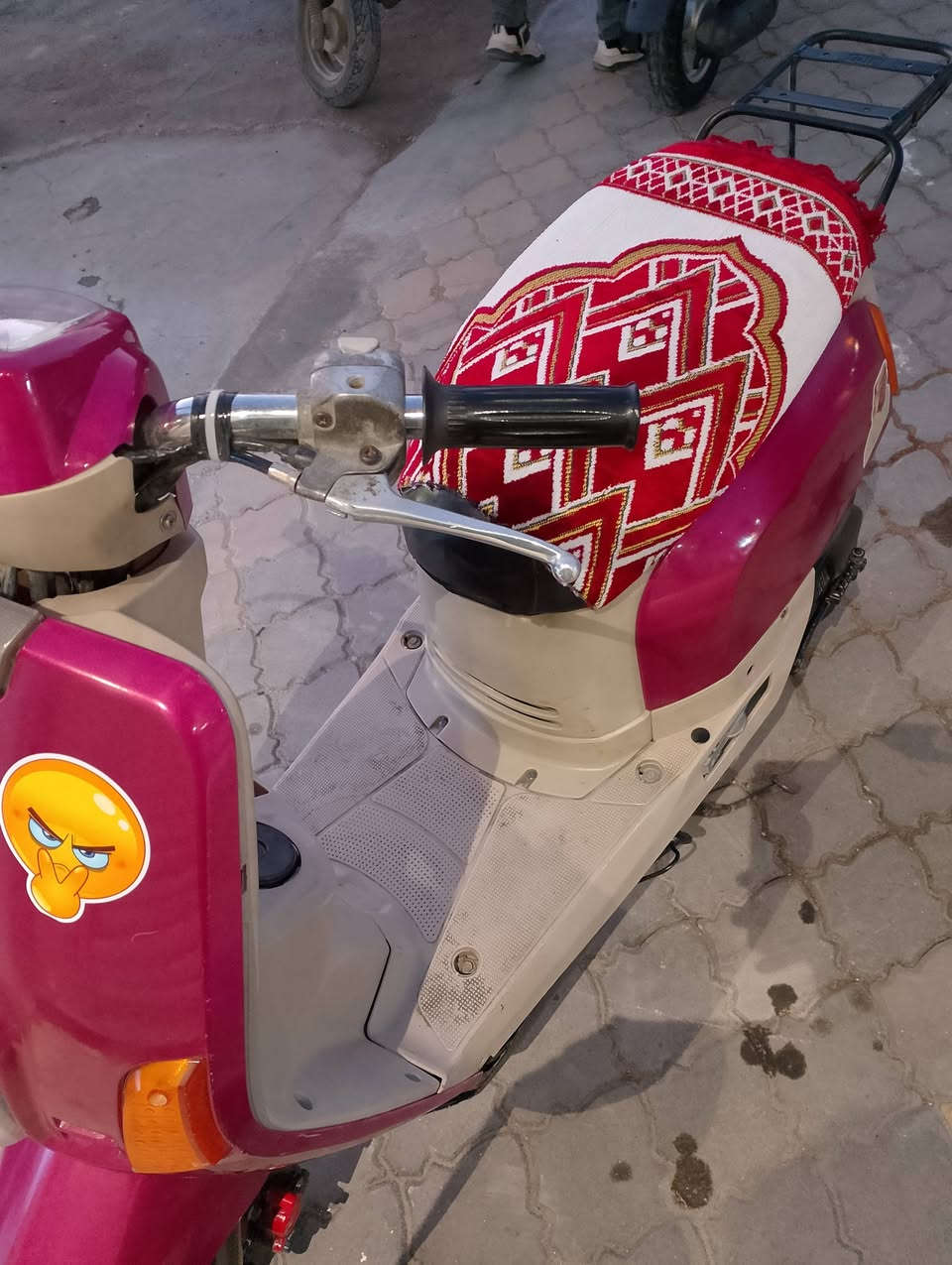 ماكس بوليسي 
نظيفة (شوف الصور).

ارقم500 السعر /***********
