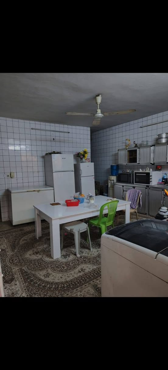 #عروض_مكتب_الإطار_الذهبي
دار للبيع حي الاعلام 
مساحه 254متر واجهه10
طابقين الدار بيع بحساب ارض
نضيف اذا للسكن
للاستفسار زياره المكتب حي النور قرب ملعب الكلاسيكو
او الاتصال على الارقام التالية 
متوفر واتساب 
***********
***********
