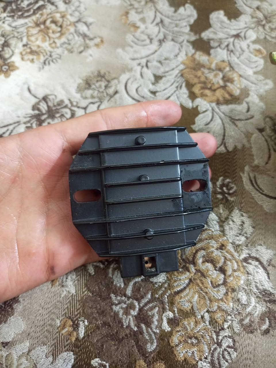 سلام عليكم هاي كابريتار مال سكنس كلش جديد ولا مره مستعمل الكابريتار تايوان اصلي ويا كتف شحن هم تايوان وهم جديد مامستعمل مكاني بغداد زيونه وهاذه رقمي بي واتساب ***********
