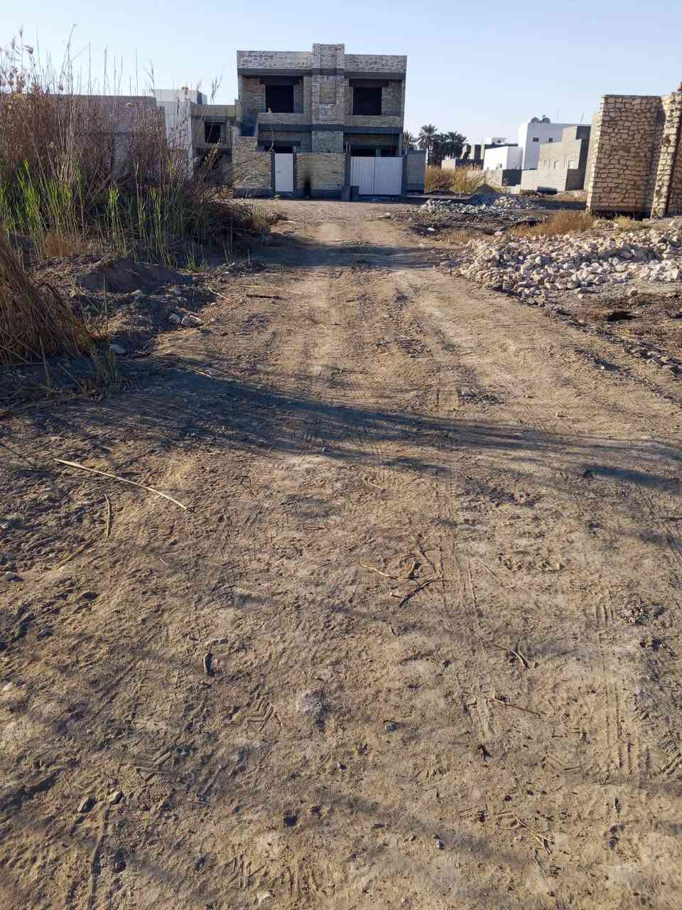 قطعة ارض للبيع
مساحتها 554متر
النزال 35متر
الوجه 16/5
فرعها 8متر 
طابوا زراعي تحويل مباشر 
سعر المتر 325الف وقابل للتفاوض 
الرمادي الصوفيه 
الفرع المقابيل مظيف حجي لؤي الفهداوي 
للاستفسار الاتصال ***********
