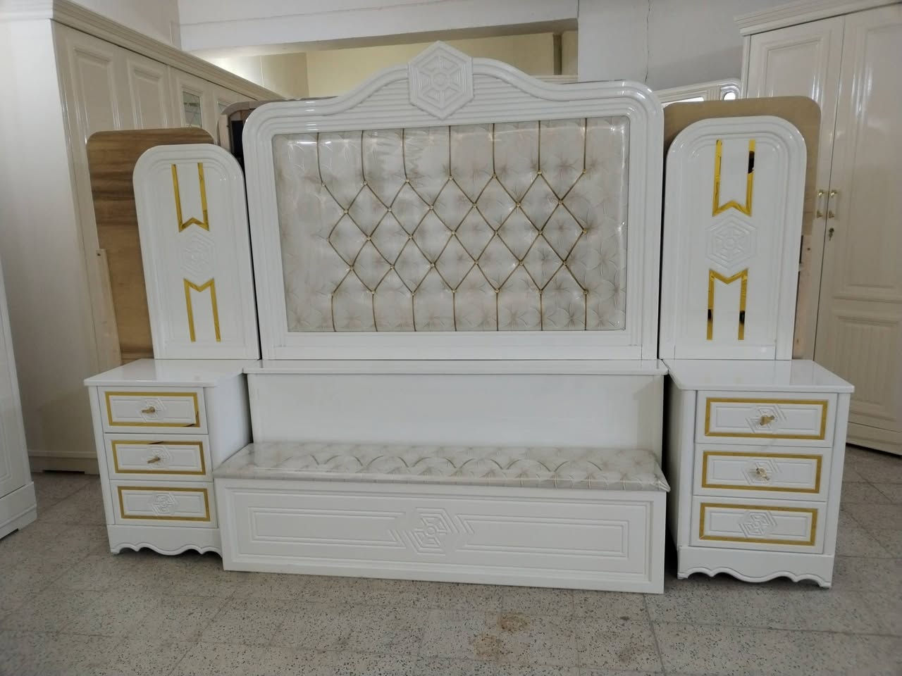 معرض إيلاف لبيع غرف ألنوم باللون الأبيض توجد أنواع الموديلات شغل درجه اولى.. العنوان بابل الحلة شارع أبوالقاسم ***********
