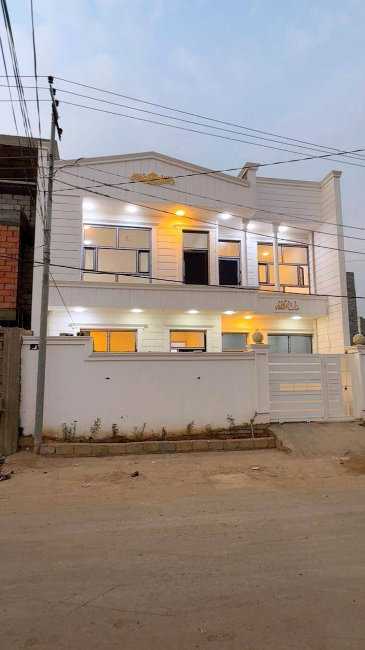 دار للبيع ١١٠ م مربع على شارع الثالثة الرئيسي
١٠ × ١١ طابقين ٣ غرف ، إستقبال ، مطبخ
مناور ، دورات مياه داخل خارج 
واجة البيت ملكي فوم تركي والداخل بورك
بناء حديث جاهز للسكن 
خدمات كامله ماء مجاري تبليط كهرباء 
نوع العقار طابو زراعي سند ٢٥ 

للأستفسار أكثر اتصل على الأرقام التالية او على الخاص 
وسام اللهيبي  ***********
ياسر فارس حسين  *********** 

مكتب الجزيرة لبيع وشراء الأراضي والدور السكنية
