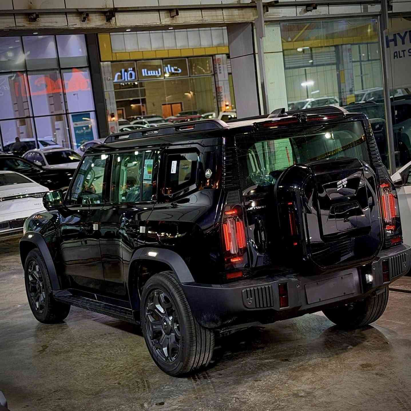 متوفر حالياً 
جيتور T2 هايبرد بلگن PHEV🔌⚡️🔌

✅ المواصفات :

الهايبرد القوي… التكنولوجيا المتقدمة… والراحة المطلقة!
• محرك 1.5 لتر تيربو + محرك كهربائي
• قوة إجمالية: 380 حصان
• العزم: 610 نيوتن.م
• ناقل حركة أوتوماتيكي مخصص لنظام الهايبرد 3DHT
• نظام الدفع: أمامي
• المدى: 1000 كم (هايبرد) + 139 كم كهرباء بالكامل

• كاميرات محيطية 540 درجة
• مثبت سرعة ذكي متفاعل
• نظام التحذير عند مغادرة المسار
• نظام المساعدة للبقاء في المسار
• نظام التحذير من التصادم الأمامي والخلفي
• حساسات أمامية 6 + خلفية 6
• نظام الكبح التلقائي للطوارئ
• نظام الكبح التلقائي عند الرجوع للخلف
• نظام الثبات الإلكتروني ESC
• نظام المكابح ABS
• فرامل يد إلكترونية مع AutoHold
• نظام مساعد لصعود المرتفعات
شاشة عدادات عملاقة 16.2 إنش
• شاشتان للترفيه والملاحة: 15.6 إنش + 10.25 إنش
• نظام صوتي فاخر SONY بـ 12 سماعة
• مقاعد أمامية كهربائية (تدفئة + تبريد)
• مقاعد من الجلد الفاخر
• شاحن لاسلكي
• إضاءة داخلية محيطية
• إضاءة خارجية LED بالكامل
• فتحة سقف بانورامية
• صندوق خلفي كهربائي
• نظام الدخول الذكي + تشغيل عن بعد
• أنماط قيادة متعددة ونظام توفير الطاقة
• مرآة وسطية ذكية تعمل بالكاميرا
• فلتر هواء N95

🛠️ الضمان:
• ضمان أساسي: 6 سنوات / كم مفتوح
• ضمان المحرك: 10 سنوات / 1,000,000كم 
العنوان: بغداد - البياع - الشارع الوسط
هاتف : ***********

#سيارات_للبيع #سيارات
