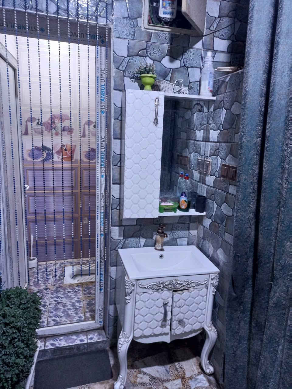 السلام عليكم
بيت ركن مساحة 80 متر بناء حديث  2020 جبهه 10 متر والنزال 8 متر  في منطقة الشعلة يحتوي على 3 غرف نوم و 3 حمامات واستقبال وبيتونه كبيرة 5.50*6.50 متر السعر 175 وبي مجال الاتصال على الرقم التالي 

*********** وبي واتساب
