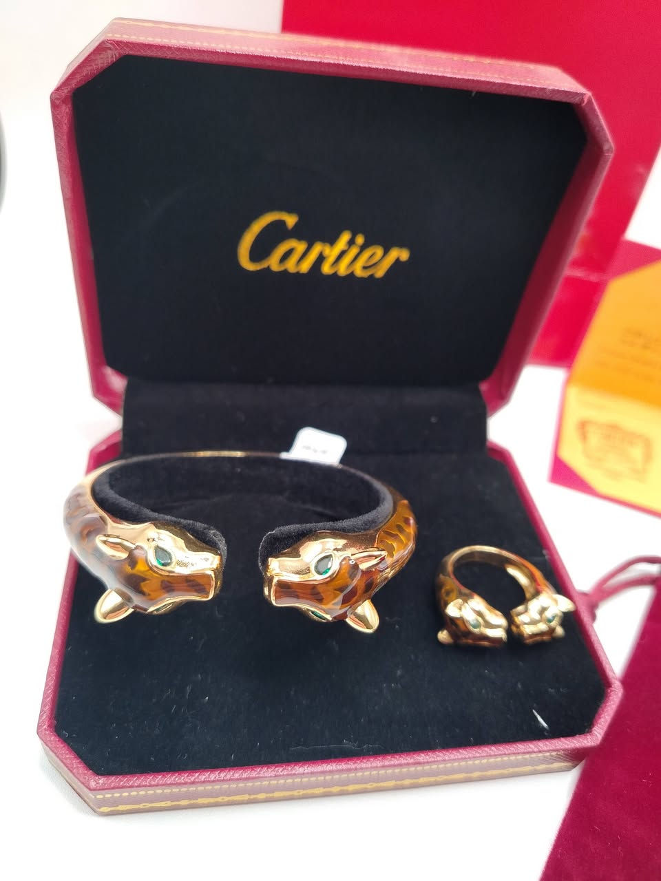 سوار ومحبس كارتير مختم مع الملحقات يوجد توصيل


**إذا كنت صاحب هذا الإعلان وتريد حذفه لأي سبب، رجاءا أرسل رسالة إلى الدعم الفني**