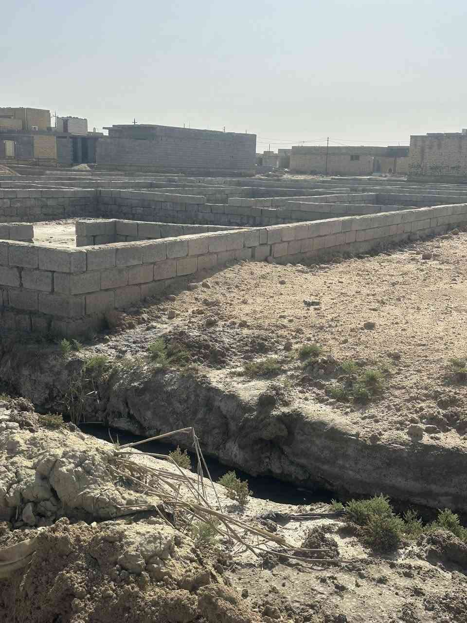 قطعه زراعي مساحه 200متر حي جوادين علىً شارع رايسي نازل من تبليط بنص لبيوت جميع الخدمات متوفره ‭0783 180 3794‬
