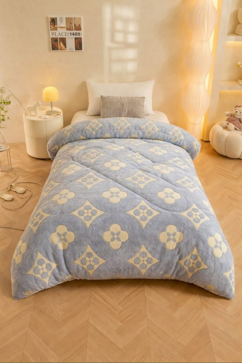 يتوفر لدينا في كرافتي ماكس 
لحاف نفر واحد  وجهين فرو 
قياس 180 في 220
الوزن 4 كيلو
السعر 35 الف دينار 
توصيل 5 الاف لجميع المحافظات 
للتواصل واتساب ***********
بابل الاسكندرية شارع الخضر الفرع المؤدي إلى شارع الخضر الثاني عمارة المرحوم جبار سالم
